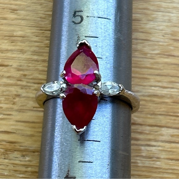 Vintage Ring Double Ruby Hearts W/Clear Crystals Silver Electroplate 18 KCE Sz 6 - Picture 7 of 7